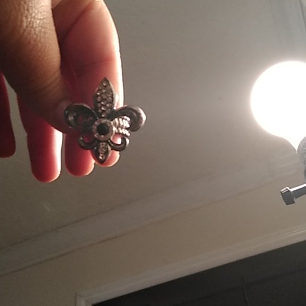 Fleur-de-lis ring